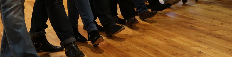 Line Dance für Einsteiger - In Reihen und Linien vor- und nebeneinander tanzen